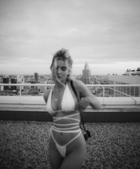 Ekrnw pornographic model pictures