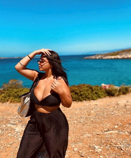 Chrysanthie high quality model images