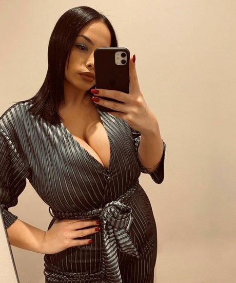 Chrysanthie model exclusive pics