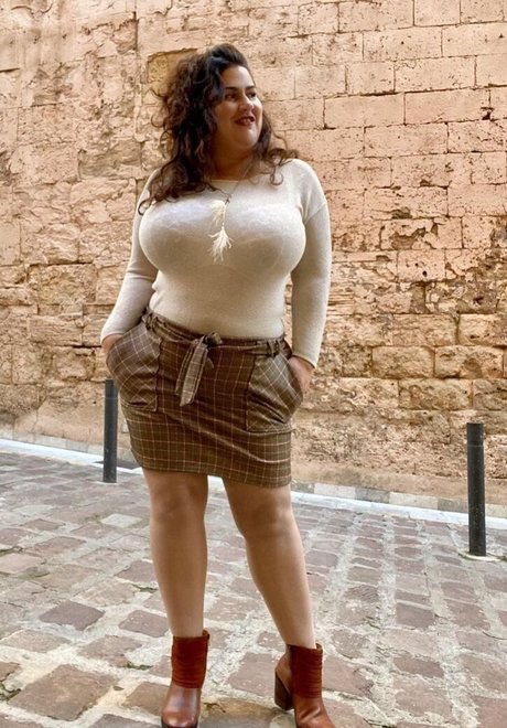 Caliope nude pornstar pics