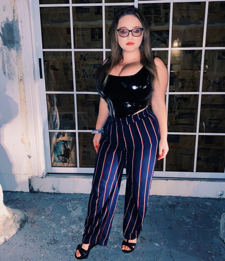 Harley Stein model sexy pics