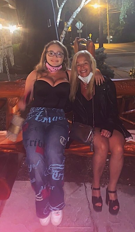 Harley Stein nude model images