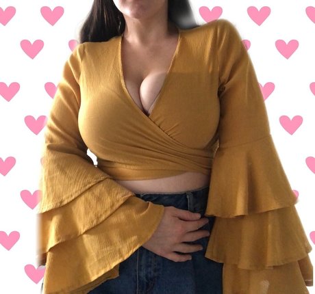 Tayla Cooper pretty star pic