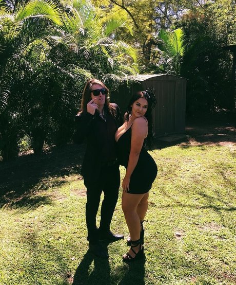 Tayla Cooper pretty model galleries