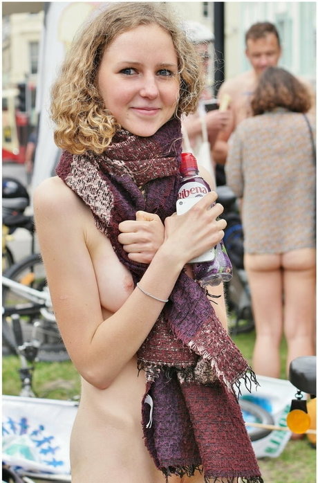 Alice Lushington model hot pic