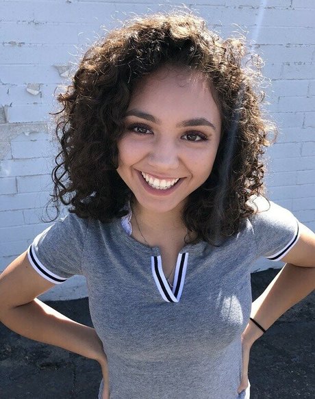 Bella Banks porn actress pic