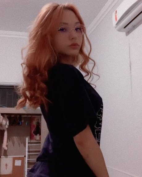 delveracris model nude pictures