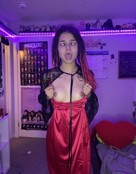 Venus Kitty naked model archive