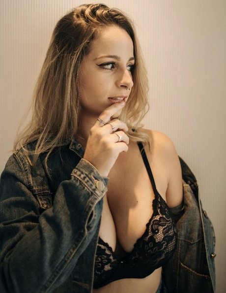 Thais Ferrari model best pics