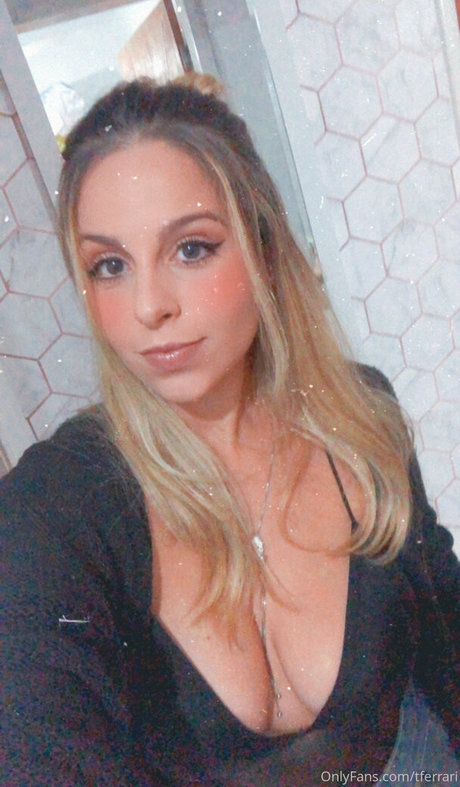 Thais Ferrari hot model gallery