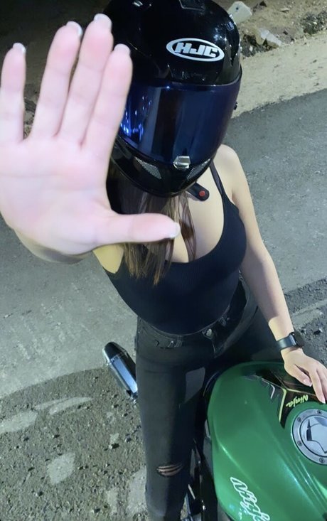 Adi Dan model sexy pics