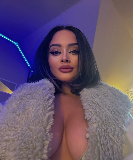 Paolakrystal naked pornstar photos