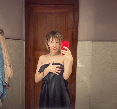 Alessia Elfie top model pic