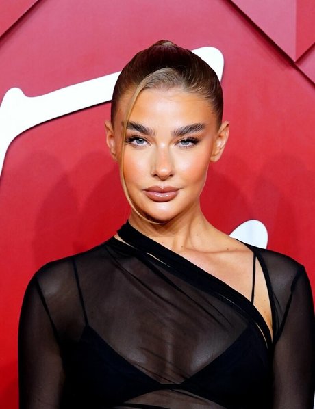 Jess Hunt model hot pics