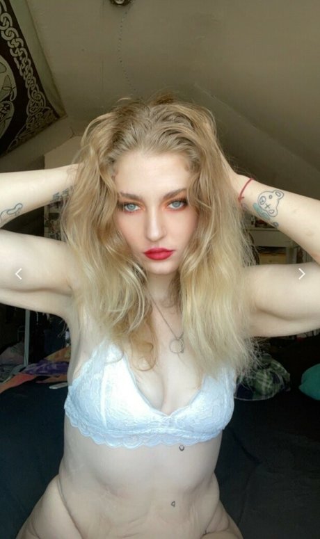 Trippymoose vip beautiful model img