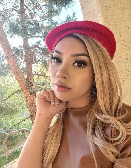 Mina Sin erotic actress img