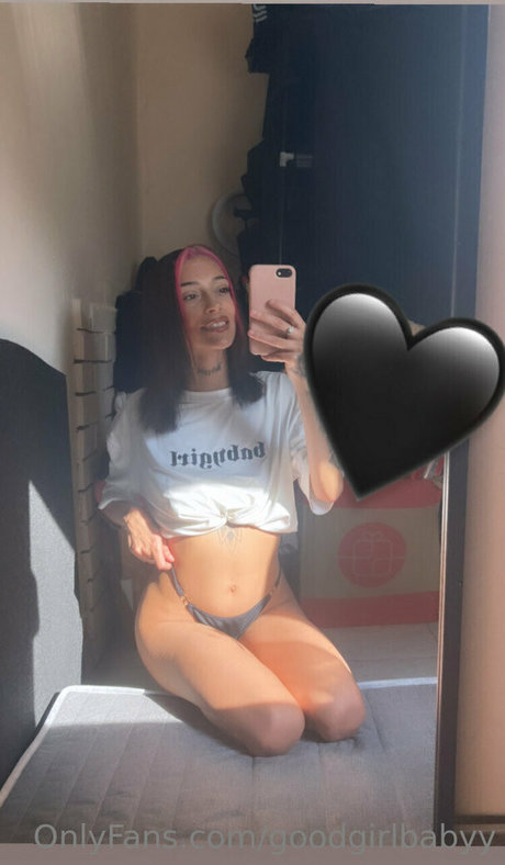 goodgirlbabyy nude model gallery