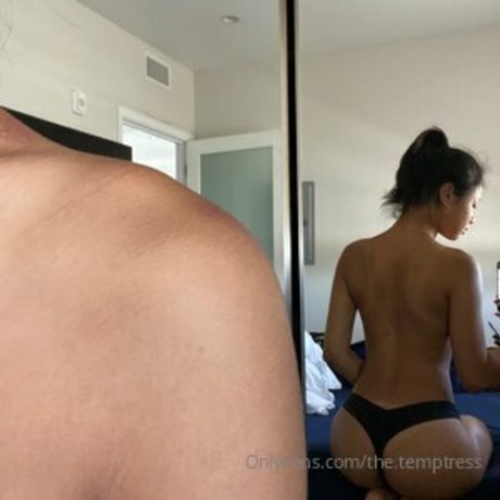 The Temptress model hot photos