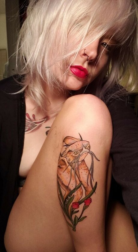 sweetfaebelle model naked picture