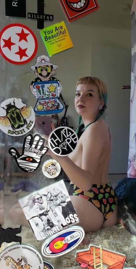 sweetfaebelle model free picture