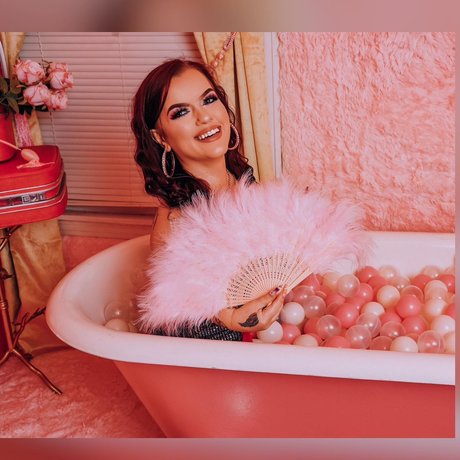 Leftcheek model nice picture