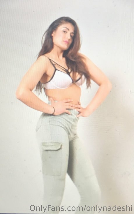 Nadeshi Hopkins naked model gallery