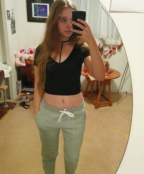 Alildore naked star photo