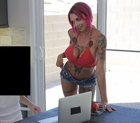 Anna Bell Peaks star free pic