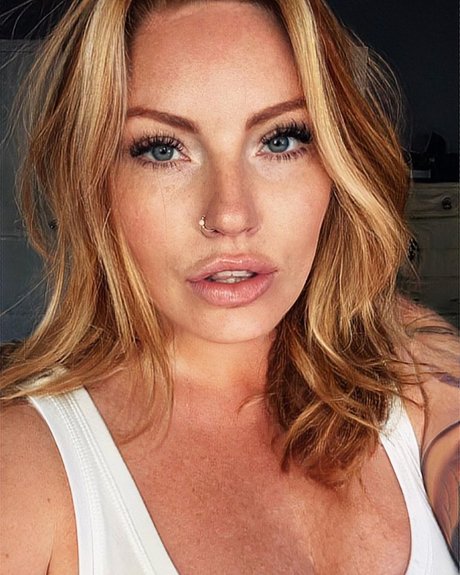 Anji Monique star nice galleries