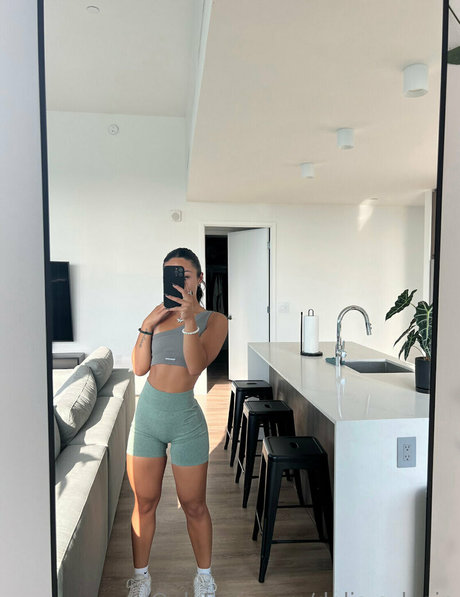 Delia Sylvain sexy actress archive