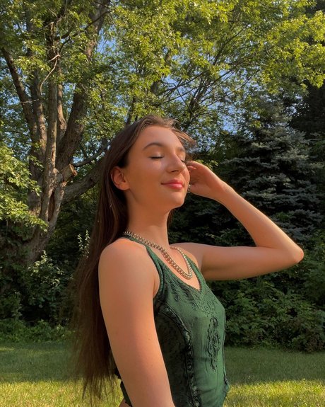 Amira Maroulis pretty pornstar pics