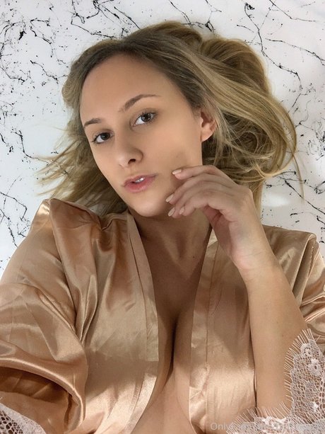 Brianna Booska free pornstar img