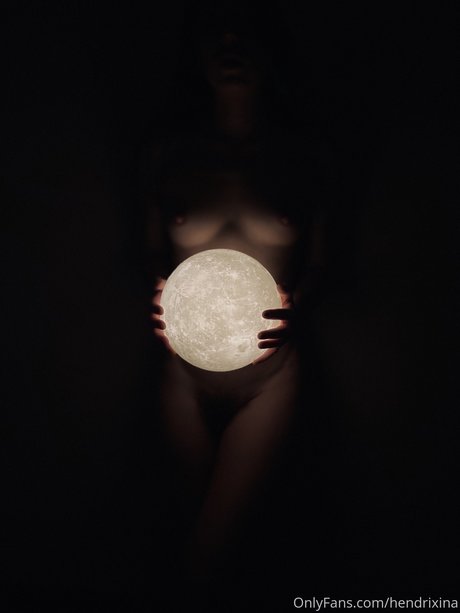 Hendrixina hot actress gallery