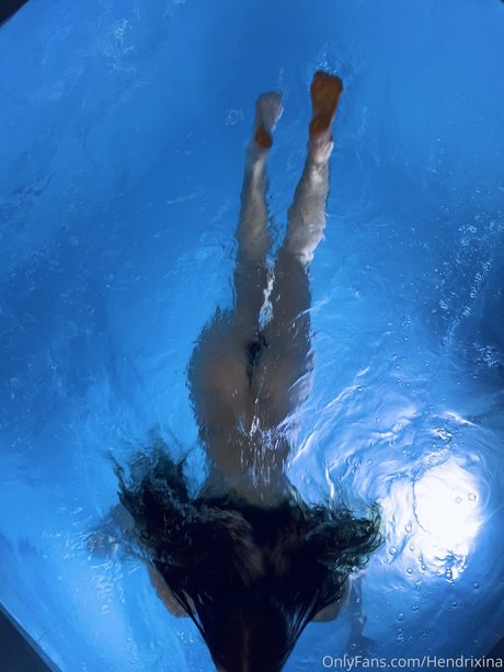 Hendrixina star nude photo