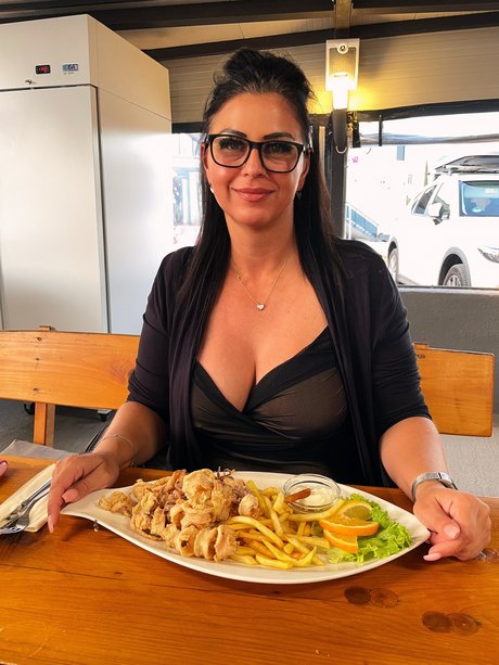 Desyra Noir pornstar beautiful images