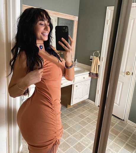 Thicc ass Caitlin coops sexy model picture