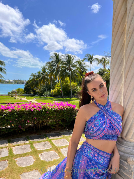 Explore with SARA pornstar exclusive gallery