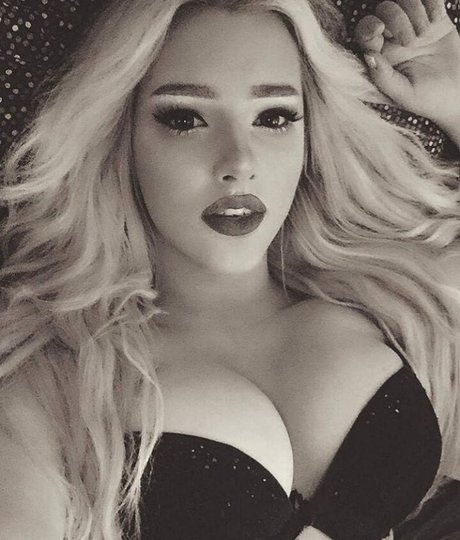 Lostfoxling model erotic pictures