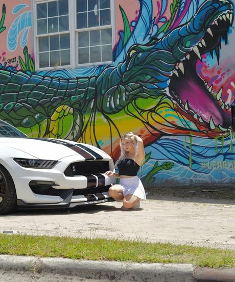 UrEbabe erotic model image