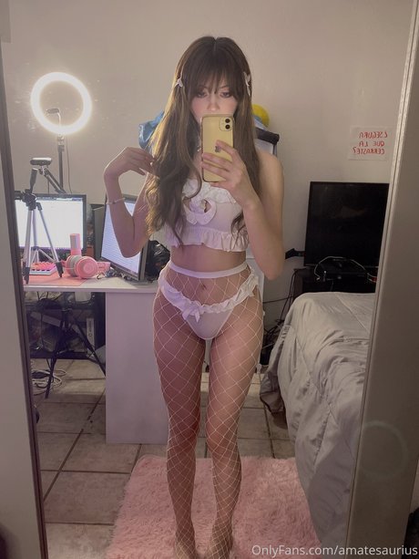 Amate Saurius model pretty image