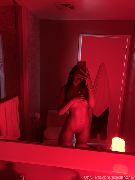 Acacia Henley beautiful model gallery