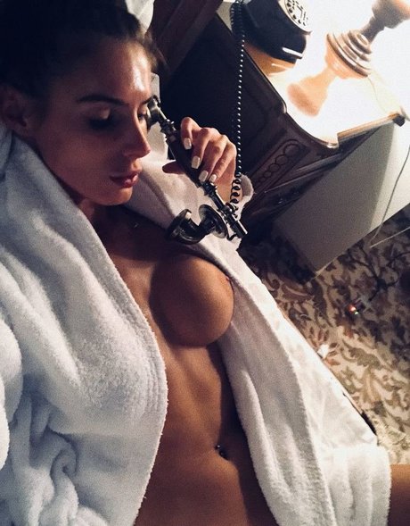 flawlesseva26 naked model img