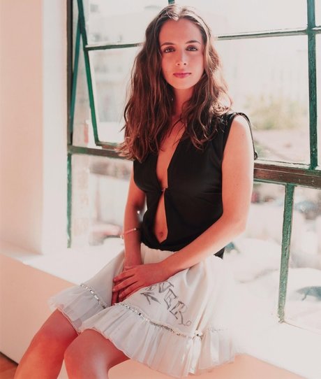 Eliza Dushku model hot image