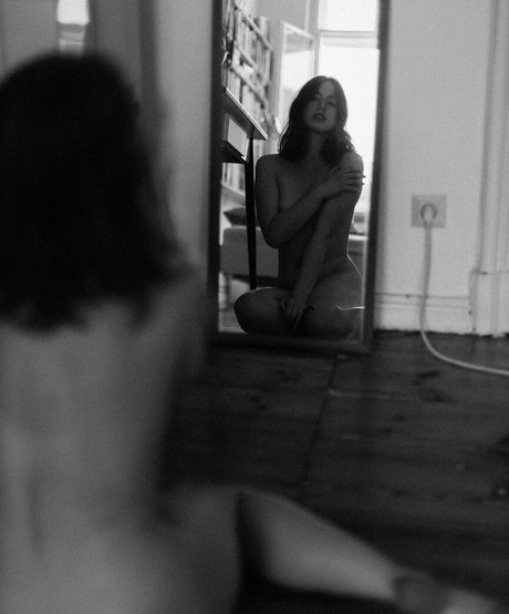 Anna Tauber model art pic