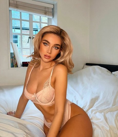 Antonia Freya Lidia xxx model photo