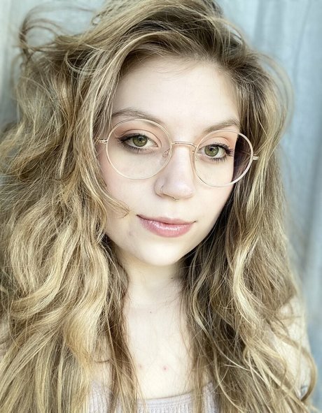 Mousie nude pornstar image