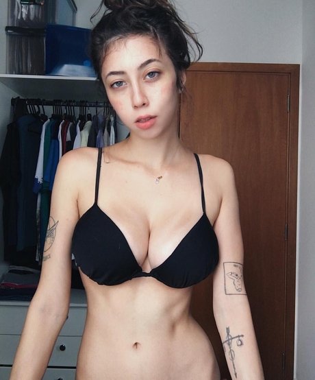 Trizpac sex model photo