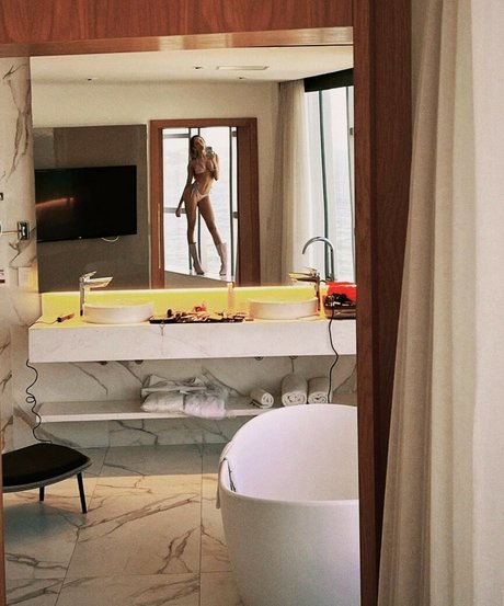 Anna Cangussu porn actress gallery