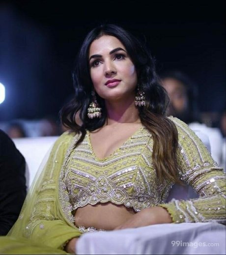Sonal Chauhan exclusive model archive