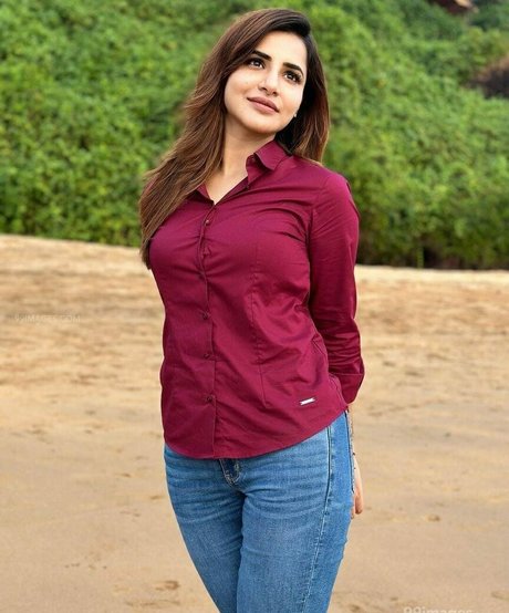 Ashu Reddy star images